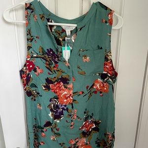 Green top with flowers